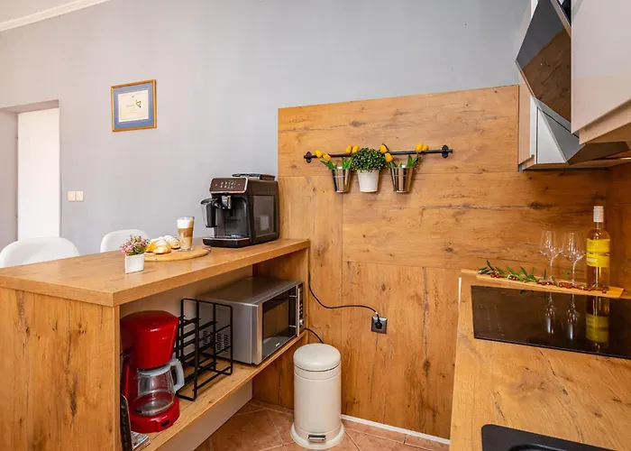 Three-bedroom In Murvica *