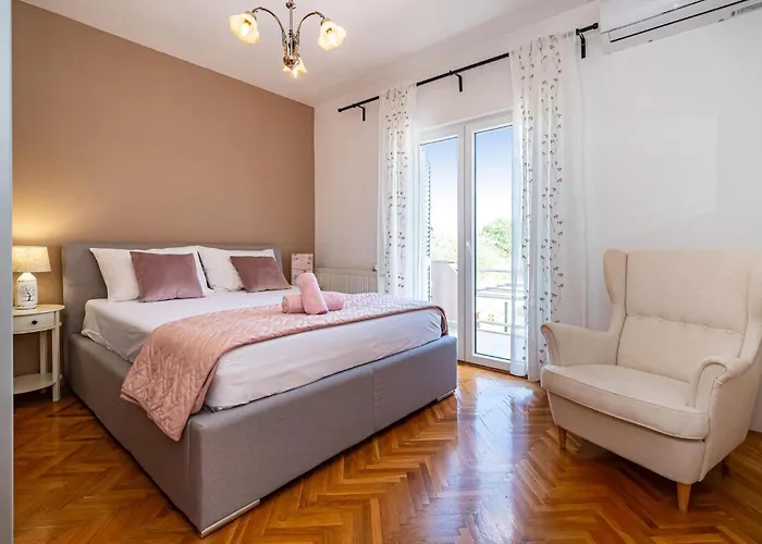 Three-bedroom In Murvica Tatil Evi