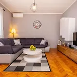 بيت للعطل Three-bedroom In Murvica زادار