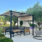 Three-bedroom In Murvica بيت للعطل *