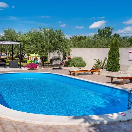 3 Bedroom Gorgeous In Zadar