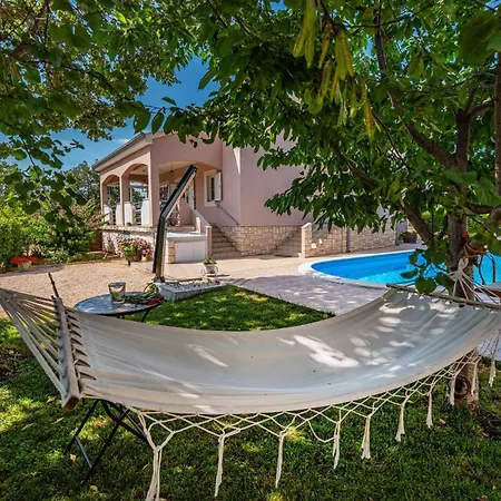 Tatil Evi Three-bedroom In Murvica