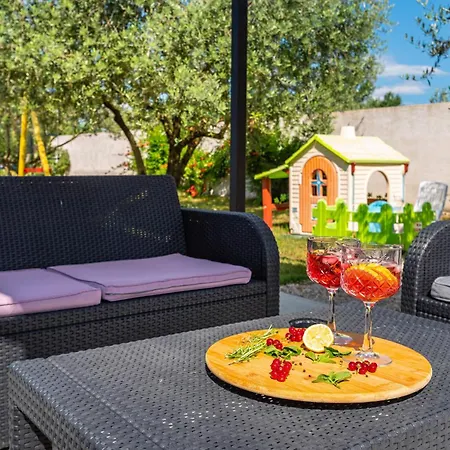 3 Bedroom Gorgeous In Zadar Holiday home *