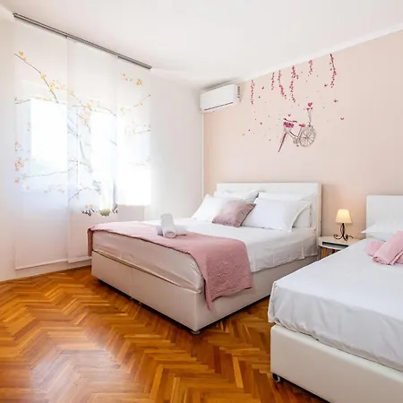 3 Bedroom Gorgeous In Zadar * Murvica (Policnik)