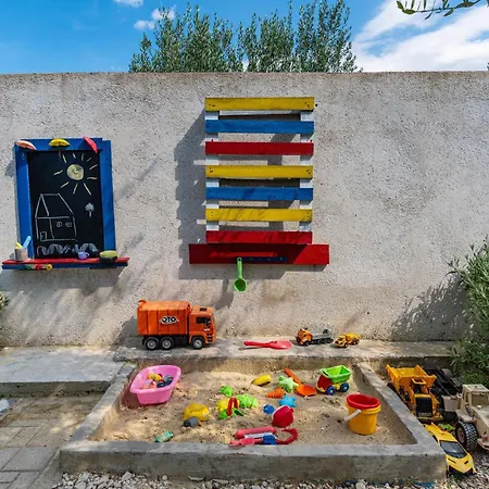 Holiday home 3 Bedroom Gorgeous In Zadar Murvica (Policnik)