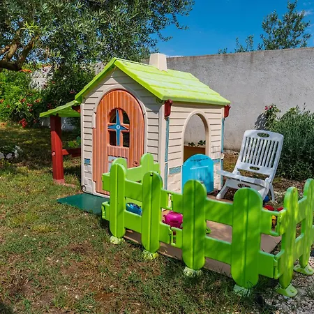 3 Bedroom Gorgeous In Zadar