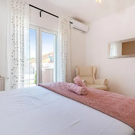 Three-bedroom In Murvica