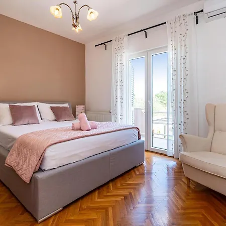 Three-bedroom In Murvica Tatil Evi