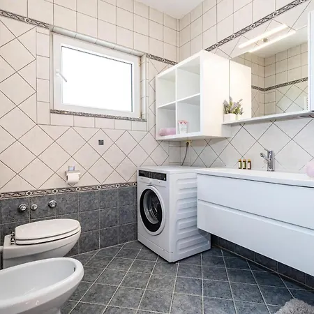 3 Bedroom Gorgeous In Zadar Murvica (Policnik)
