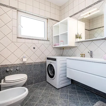 Three-bedroom In ザダル