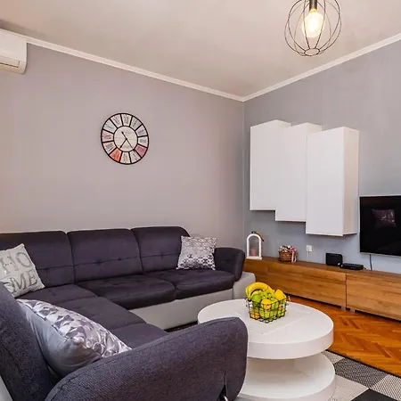 3 Bedroom Gorgeous In Zadar Holiday home