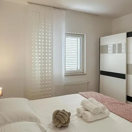 Three-bedroom In Murvica Hébergement de vacances